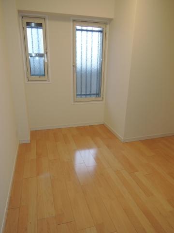 Non-living room. 4.7 Pledge Service Room of