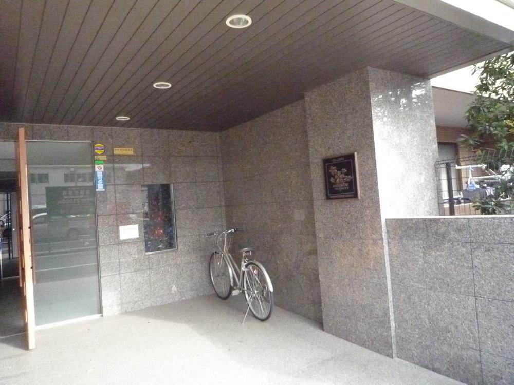 Entrance. Local (12 May 2013) Shooting