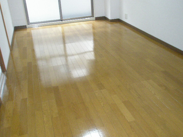 Living and room. Separate reference photograph