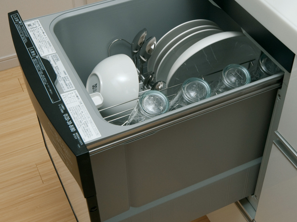 Kitchen.  [Dishwasher] Standard equipped with a dishwasher. It is possible to reduce the time and effort of dishwashing. (Same specifications)