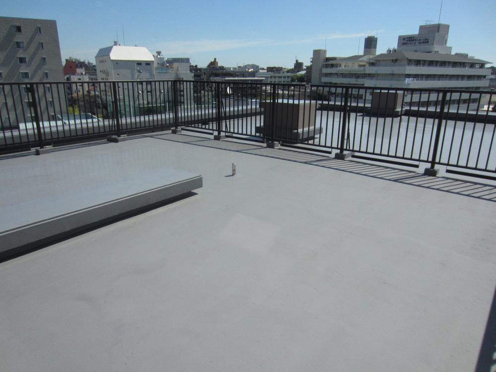 Balcony. Roof balcony (2014 January shooting)