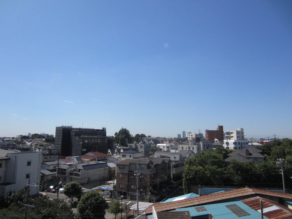 View photos from the dwelling unit. View from the roof balcony (2014 January shooting)