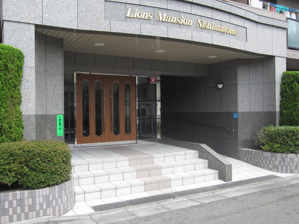 Entrance. Entrance (2013 October shooting)