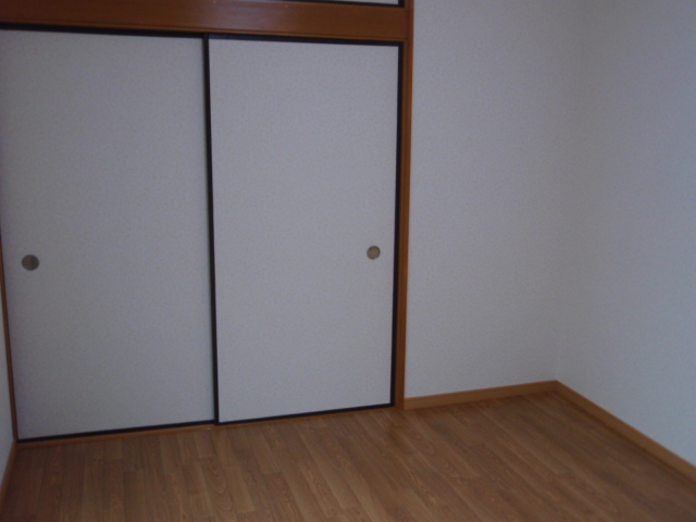 Living and room. Western-style 6 Pledge