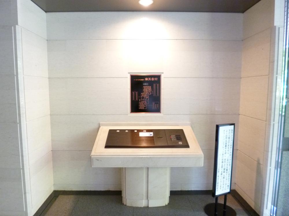 Entrance. Common areas