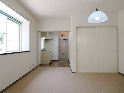 Living and room. Western-style 6 Pledge