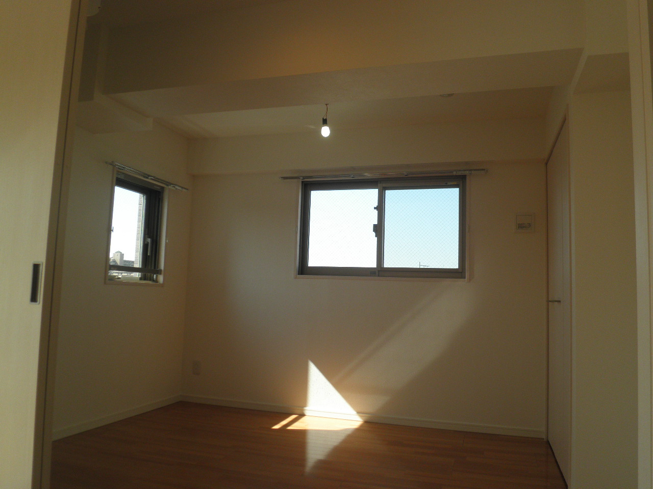 Living and room. Western-style 5.5 Pledge