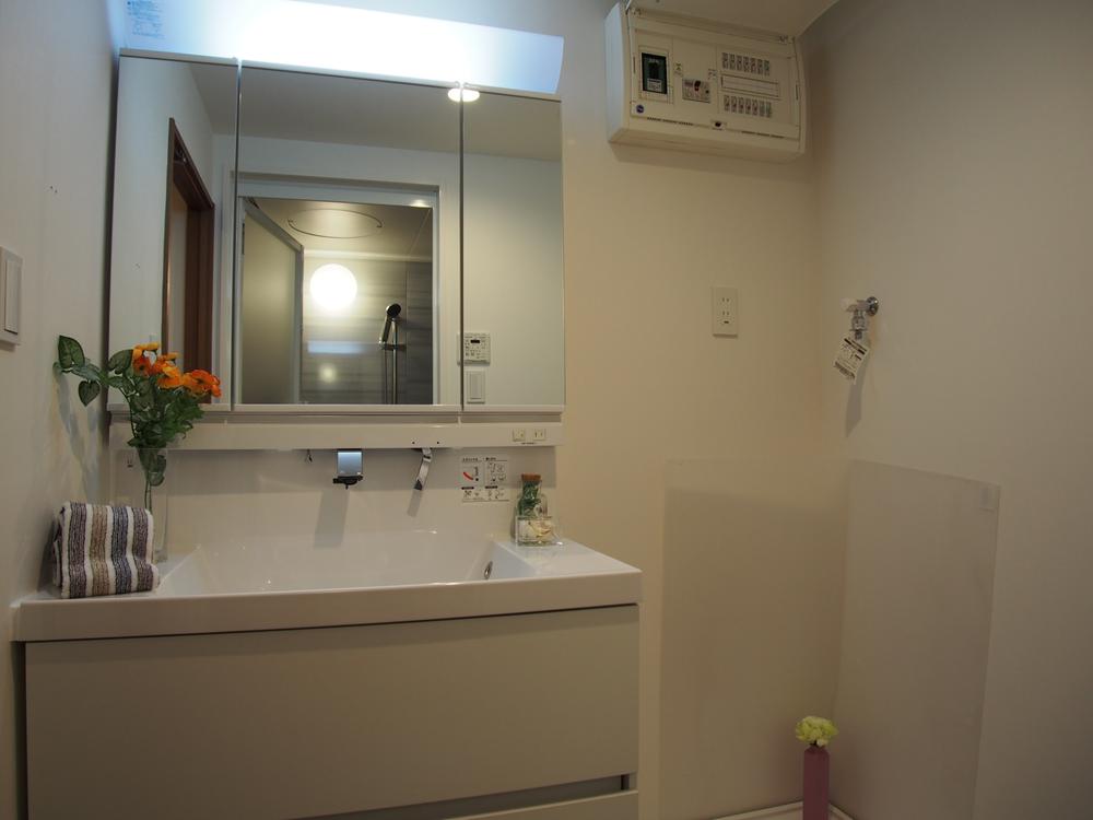 Wash basin, toilet. Indoor (January 2014) Shooting