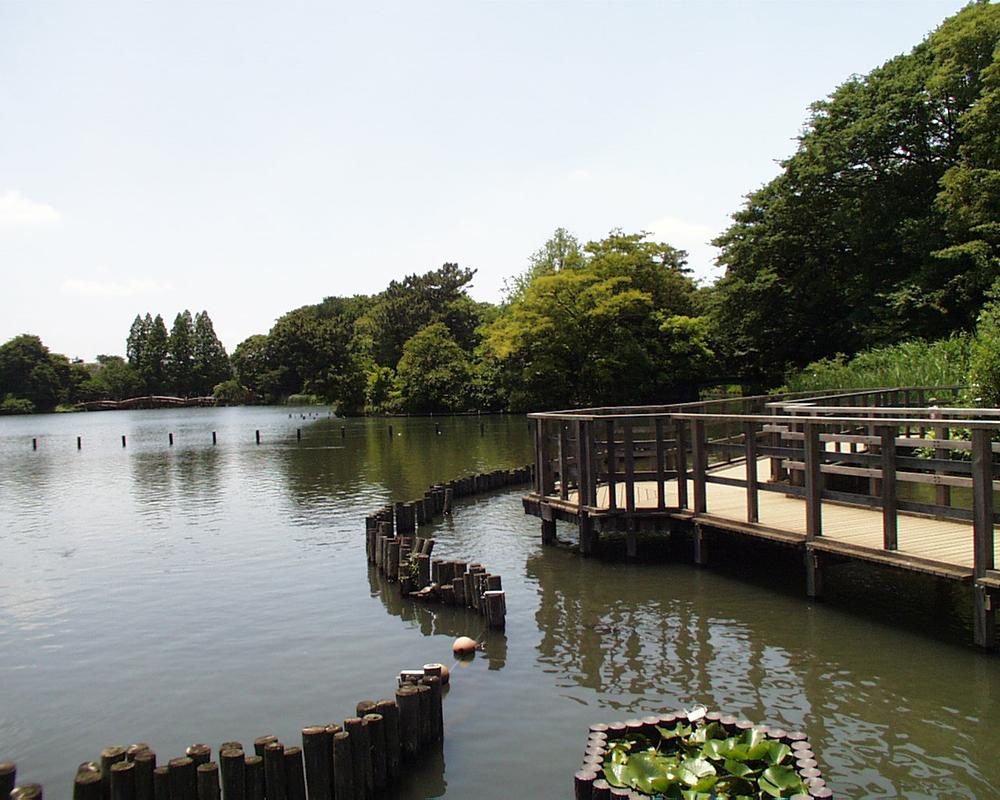 park. 720m until Senzokuike park