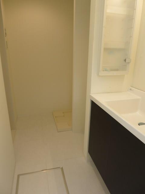 Wash basin, toilet. Washstand that was effective accent in white keynote