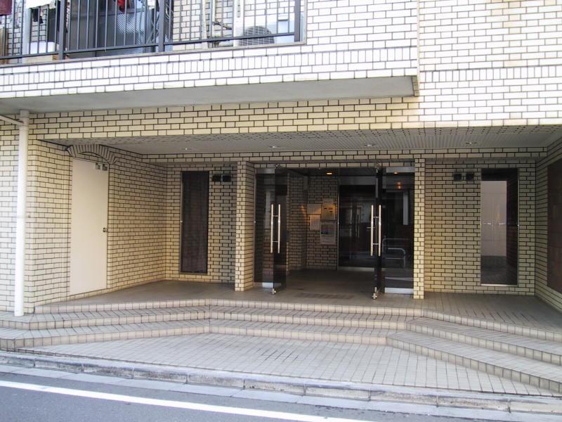 Entrance. Common areas