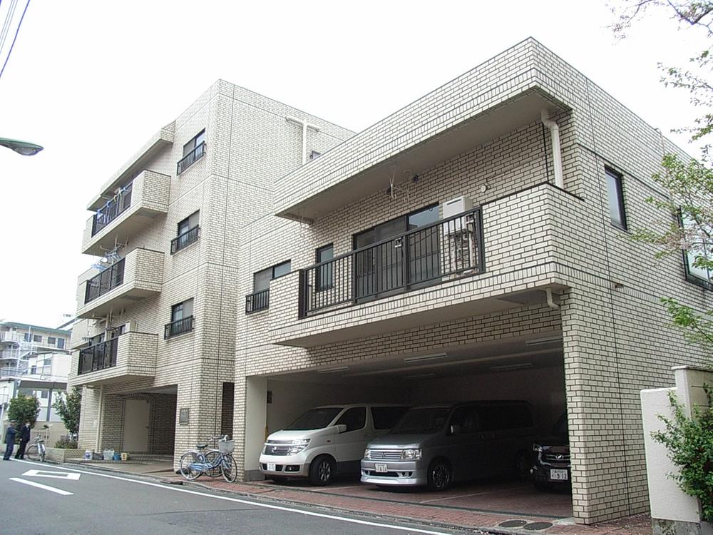 Local appearance photo. Local (12 May 2013) Shooting