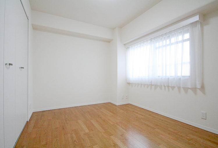 Non-living room. Indoor (12 May 2013) Shooting