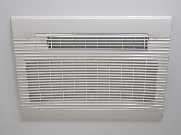 Bathing-wash room.  [Bathroom ventilation heating dryer] The ventilation and drying after bathing, It kept clean in the bathroom. Heating before bathing in the cold season, You can also dry the laundry on the day of rain.