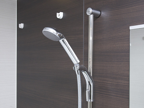 Bathing-wash room.  [Shower slide bar] According to the people and the attitude to use, Has adopted a shower slide bar to the height and angle of the shower can be adjusted freely.