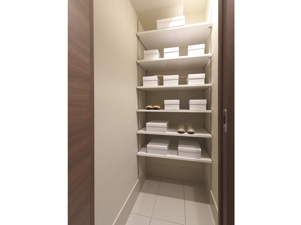 Receipt.  [Footwear input] We have established the footwear in of tall type that can use clean your front door.