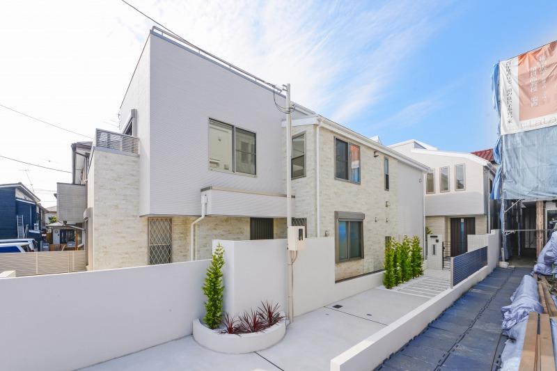 Local appearance photo. Local (11 May 2013) Shooting