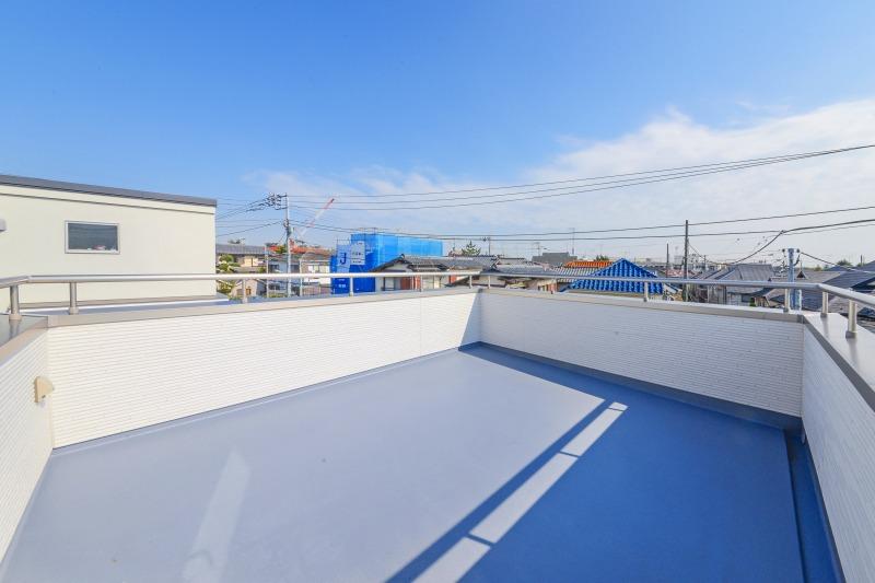 Balcony. Local (11 May 2013) Shooting D Building roof balcony