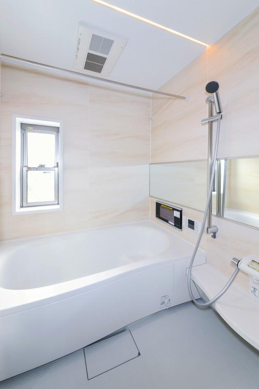 Bathroom. The chamber D Building (November 2013) Shooting