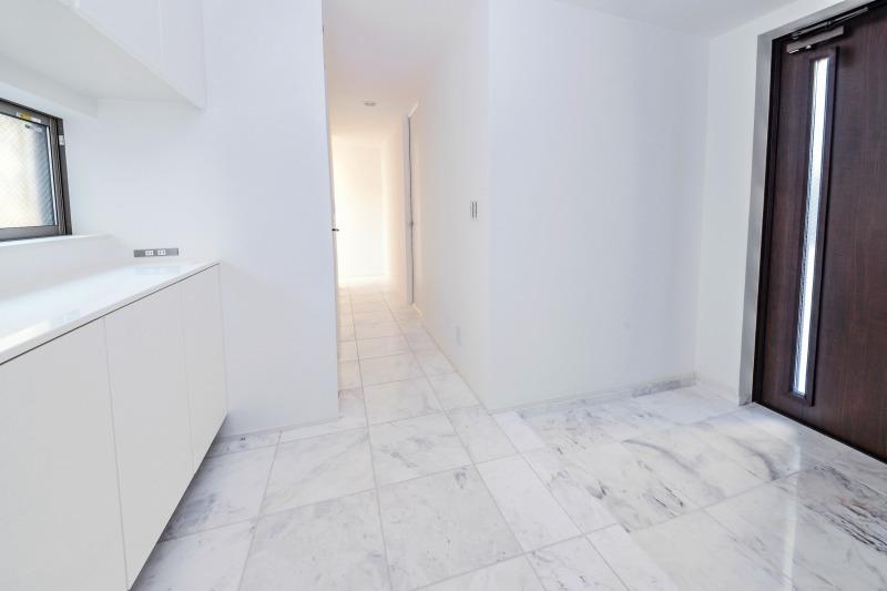 Entrance. Local (11 May 2013) Shooting