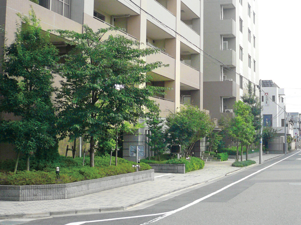 It is suitable for urban apartment balconies and sharp form of appearance Rendering glass handrail, Adopt a stylish design