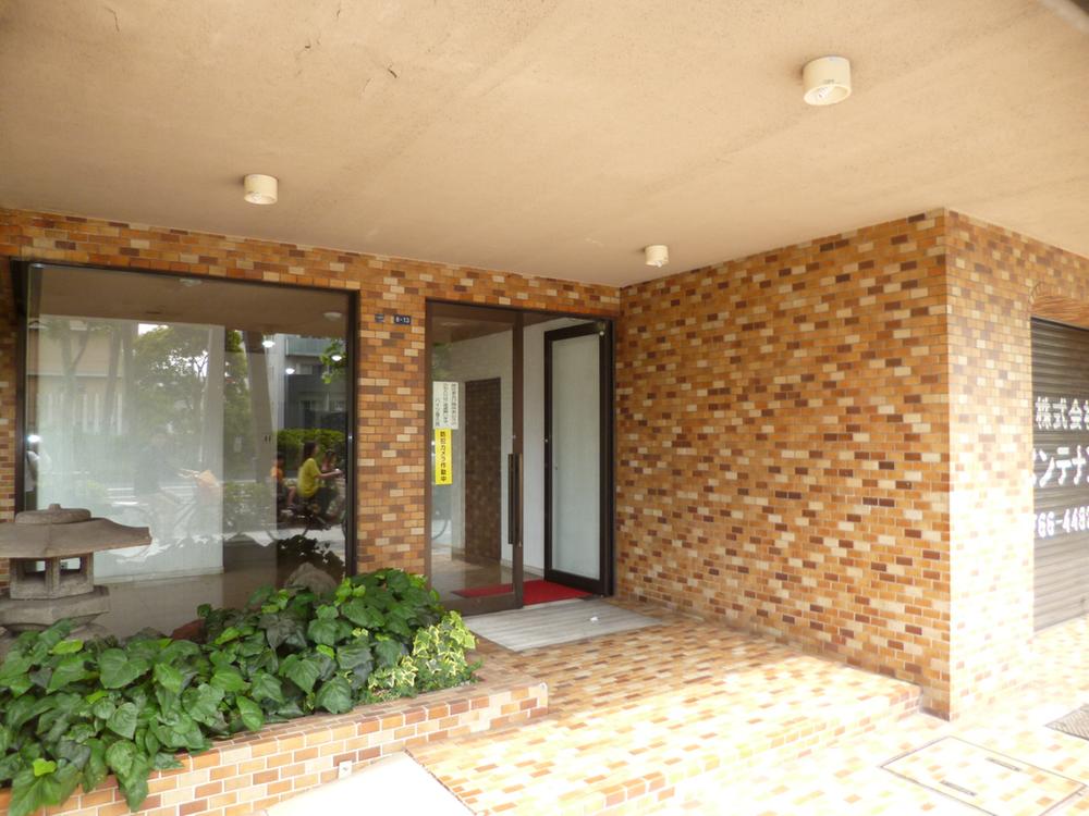 Entrance. Common areas