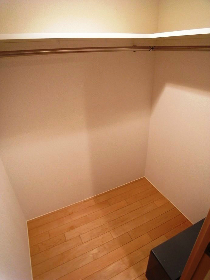 Receipt. Walk-in closet