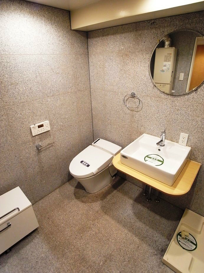 Toilet. Wash basin and toilet