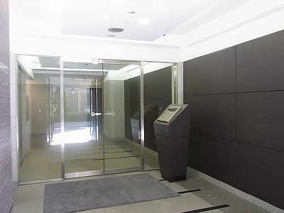 Entrance. Auto-lock support of Entrance