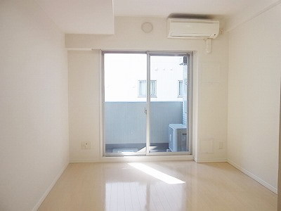 Other room space. Sunny