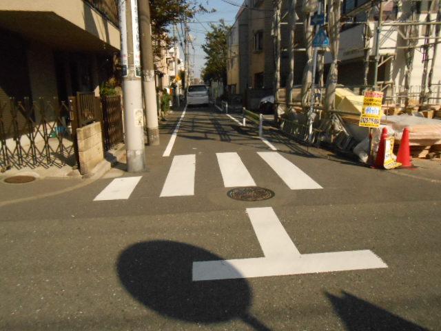 Local photos, including front road. North road (December 2013) Shooting