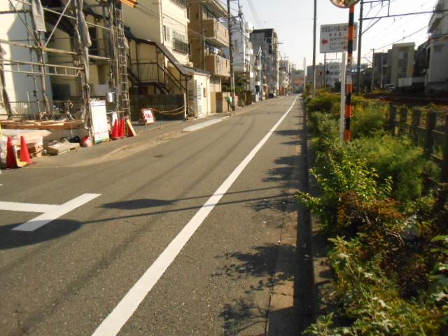 Local photos, including front road. West road (December 2013) Shooting