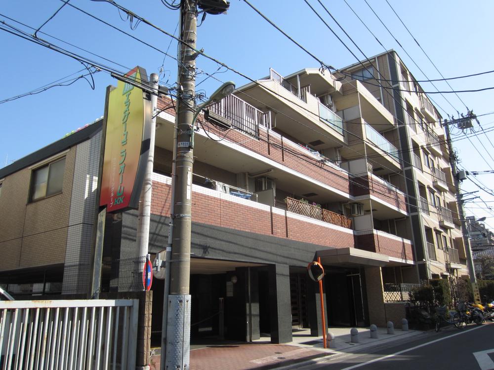 Local appearance photo. Local (12 May 2013) Shooting