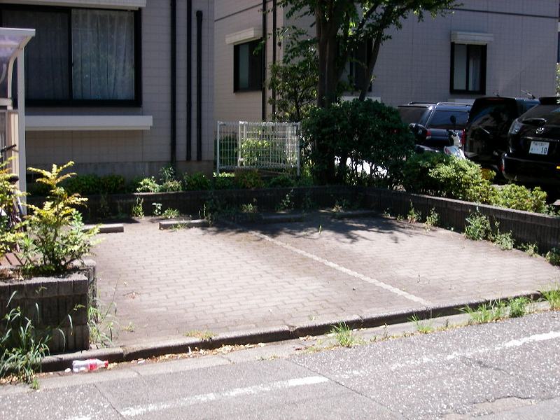 Other. On-site parking ☆