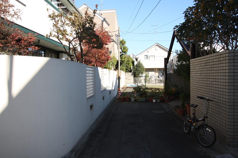 Local photos, including front road. Local (11 May 2013) Shooting Back it will be the subject of land.