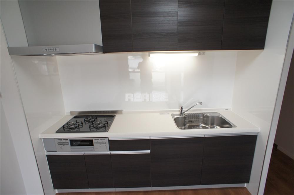 Kitchen. Administrative expenses repair reserve fund:. 15301 yen / Month Parking: 2600 yen / Month