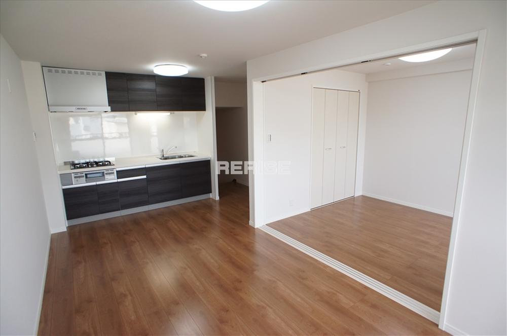 Living. It is available as a Western-style integral