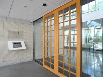 Entrance. Common areas