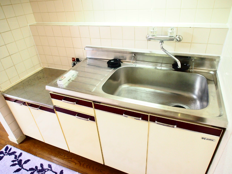 Kitchen. Two-burner gas stove corresponding kitchen GOOD