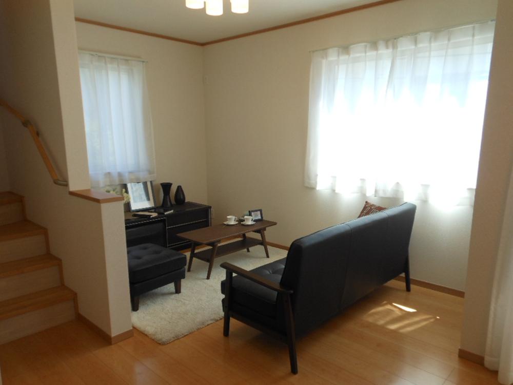 Same specifications photos (living). Sale main construction cases