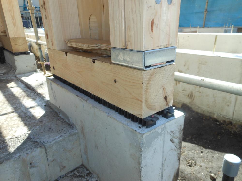 Other local. Packing on a foundation, Also use the seller originally developed the hardware for improving the earthquake resistance