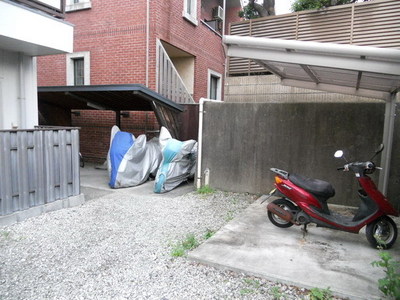 Other common areas. Bike stopped Bicycle equipped