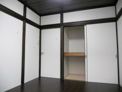 Receipt. With a large closet in the monotone of the stylish rooms