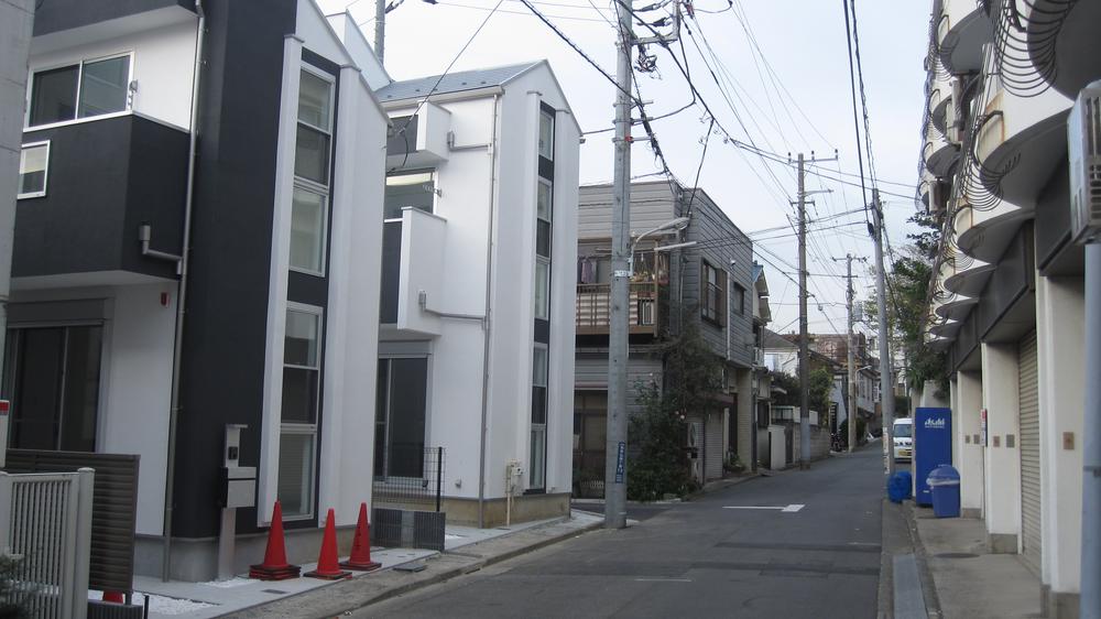 Local photos, including front road. Local (12 May 2013) Shooting