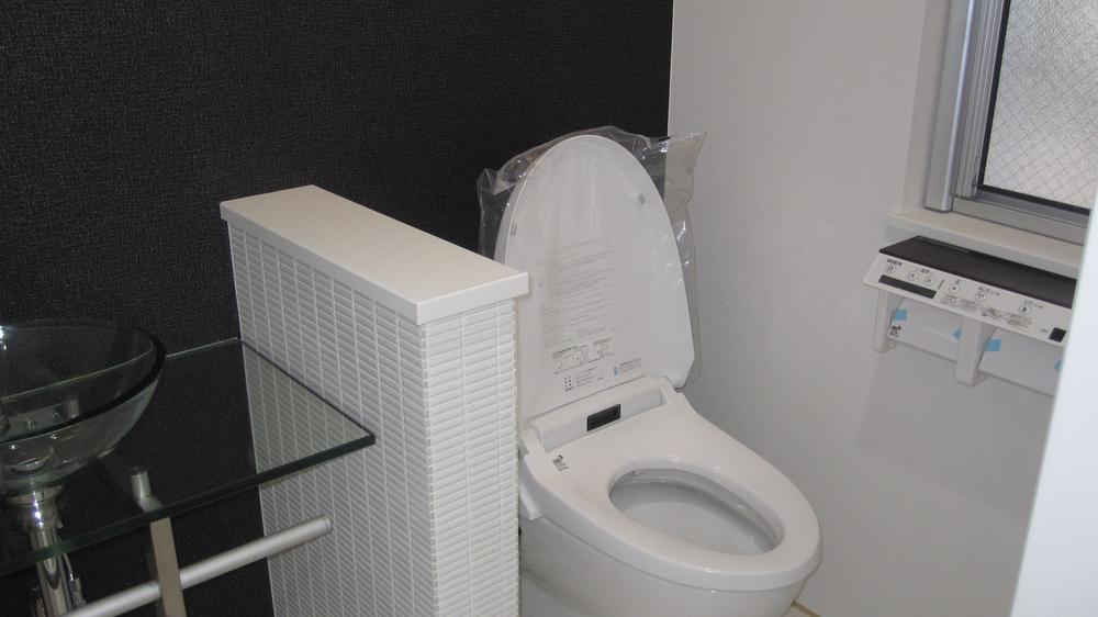 Toilet. Indoor (12 May 2013) Shooting