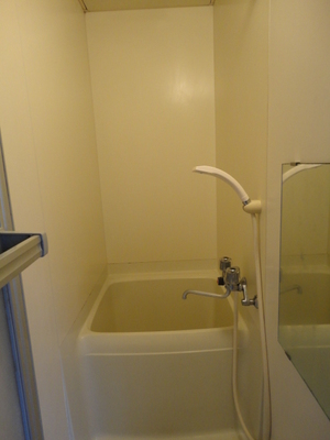 Bath. Bus toilet by!