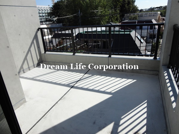 Balcony. ※ In fact the we use the photos in the same building may be different.