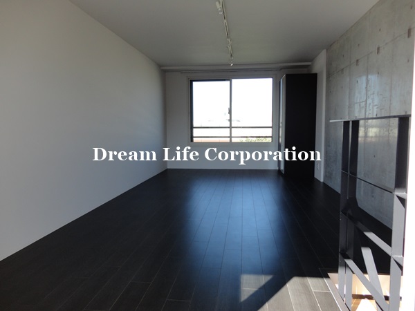 Other room space. ※ In fact the we use the photos in the same building may be different.