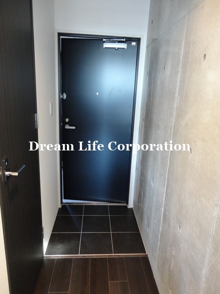 Entrance. ※ In fact the we use the photos in the same building may be different.