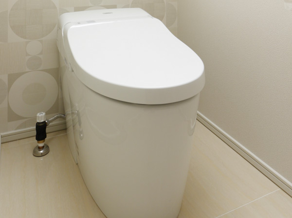 Toilet.  [Warm water washing toilet seat-integrated toilet] Tankless toilet tank and body are integrated. And clean space without taking the depth. Also, Because the hot water washing function built-in you can comfortably use and hygienic.